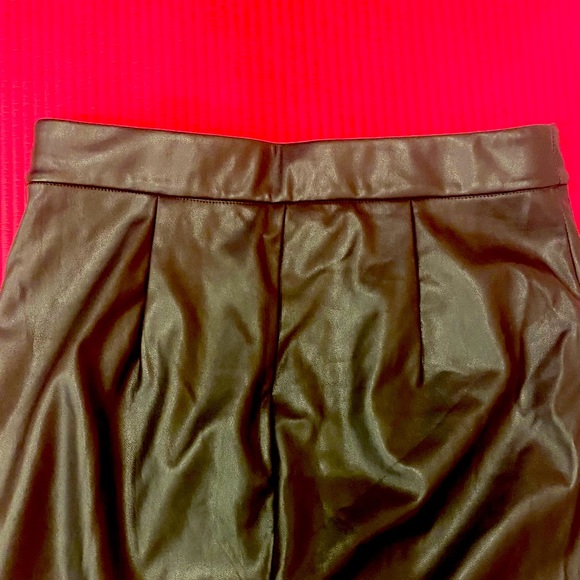 Black faux leather above the knee Small skirt by Dynamite - Picture 6 of 6